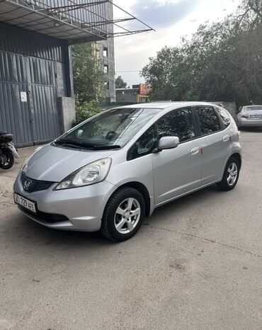 запчасти киа бишкек: Honda Fit: 2010 г., 1.3 л, Вариатор, Бензин, Хэтчбэк