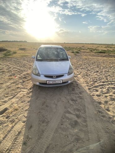 автомобили форд фокус: Honda Fit: 2002 г., 1.3 л, Вариатор, Бензин, Хетчбек