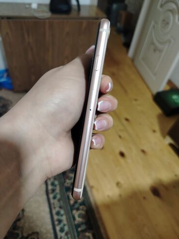 Qazanlar: IPhone 8, Qızılı, Barmaq izi