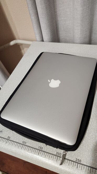 чехлы для ноутбука: Ноутбук, Apple, 4 ГБ ОЗУ, 13.1 ", Б/у, Для работы, учебы, память SSD