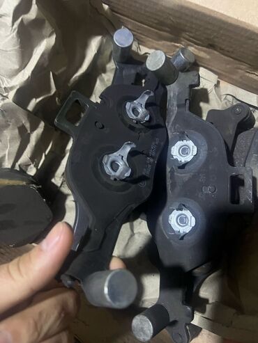 Əyləc diskləri: Avtomobil üçün əyləc komplekti Tərkibi: - 4 ədəd əyləc diski (2 ön, 2 — 6