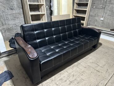 кожный диван: Диваны из кожзам с аккуратной стежкой «квадратами» - Обивка