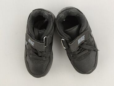 ubrania tom i jerry: Sport shoes Nike, 23, Used
