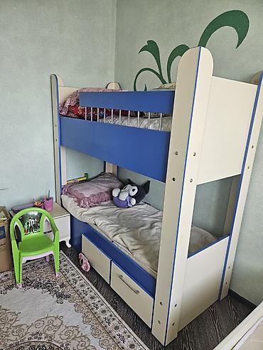 2ci el carpayi: Uşaq iki mərtəbəli çarpayı - Rəng: mavi/krem - Korpus: möhkəm laminat — 2