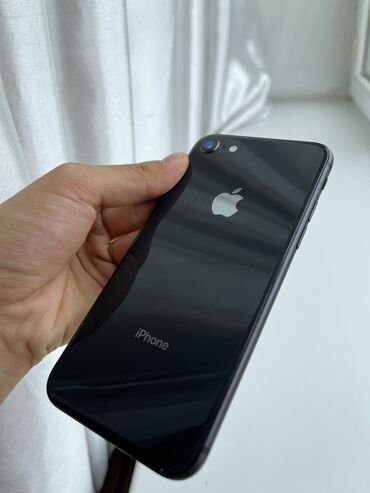 телефон бувушный: IPhone 8, Б/у, 64 ГБ, Black Titanium, 78 %
