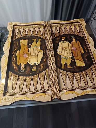 Nərdlər: 🎲 Satılır yüksək keyfiyyətli, naxışli,dekorativ nard (tavla) taxtası — 1