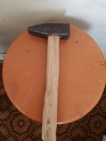 разное советское: Продаю 2 советских молотка, в нормальном состоянии . Цена одного