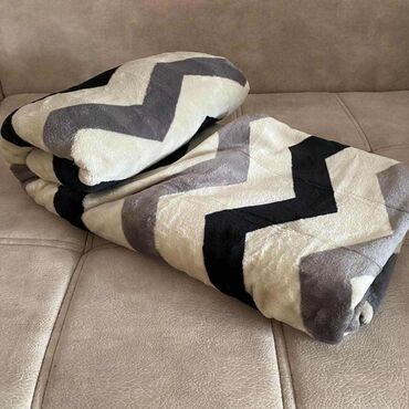 Zavese i draperije: 🌿Rebrasta plišana ćebad🌿
🌿Dimenzije-200*200 
🌿Cena-2600din
G⚜️ — 1