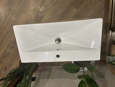 Dolablar: Açılan, 2 qapılı Düz dolab — 9