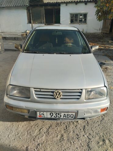 техника трактор: Volkswagen Vento: 1992 г., 1.8 л, Механика, Бензин, Седан
