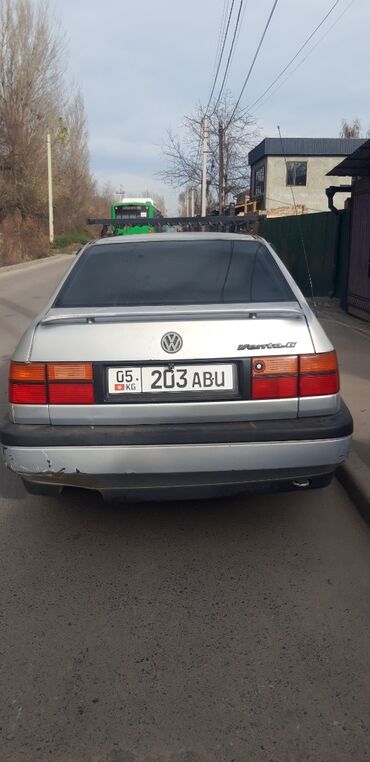 авто в рассрочку без первоначального взноса: Volkswagen Vento: 1993 г., 2 л, Механика, Бензин, Седан