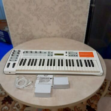 педаль для синтезатора: Продаю новую миди-клавиатуру/синтезатор M-audio VENOM, со встроенной