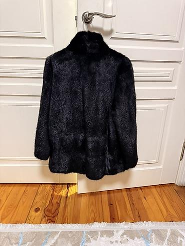 Шубы: Срочно продам шубы! 1)Цена на черную греческую цельную автоледи шубу — 4