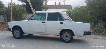 VAZ (LADA): Vaz 2107, ağ rəng, 4 qapılı sedan. Xüsusiyyətlər: - Klassik kuzov — 3