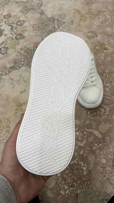 Кроссовки и спортивная обувь: Кроссовки белые мужские так же и для девушек подойдет размер 41 — 11