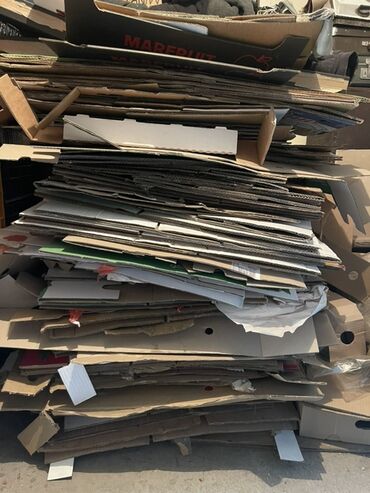продам коробки картонные: Предлагаются картонные листы, идеально подходящие для переработки. В