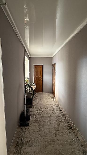 Продажа коттеджей и домов: 🏡 Продаётся дом в районе Ак-Босого ж/м 📍 Улица Чуй Просторный жилой — 6