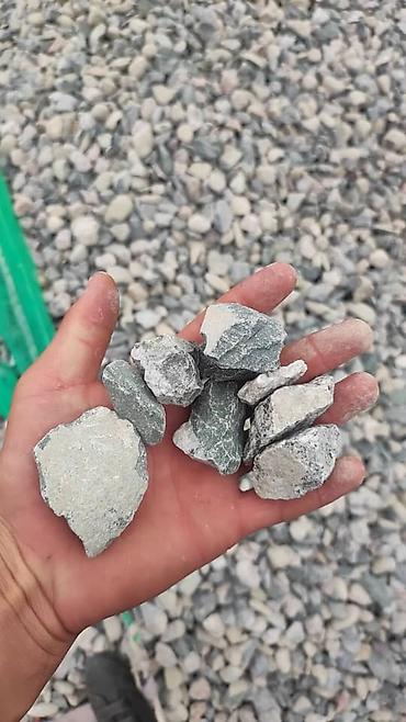 Щебень: Щебень фракции 20–40 мм (ориентировочно). Природный каменный материал — 3