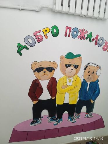 Другие услуги: Оформление декорации стен, разрисовки окон, Группа художников — 12