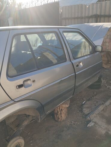 Другие детали кузова: Кузов автомобиля хэтчбек (5 дверей) с салоном и задней подвеской — на — 1