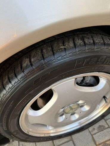 Mercedes-Benz: Mercedes-Benz E-Class (W210) sedan - Korpus: sedan, gümüşü rəng - — 4