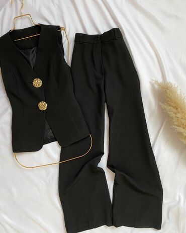 Kompleti: • Komplet ||
• Veličine: S M L — 4