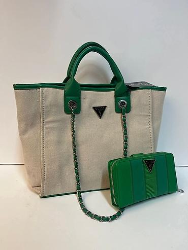 Torbe: GUESS torbe – kolekcija u smaragdno zelenoj boji
3600 din — 13
