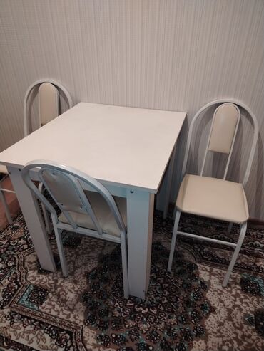 Masa və oturacaq dəstləri: Salam. Az işlenmiş heç bir problemi yoxdu 4 dest aq qırmızı malocnu — 11