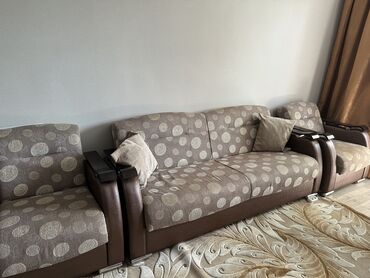 дешевый поролон: Прямой диван, цвет - Коричневый, Б/у