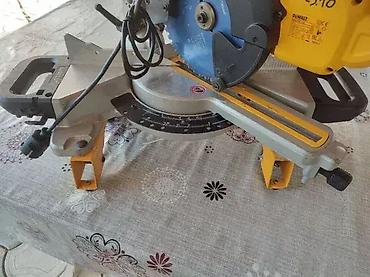 Ostali alati i mašine: Potezni ger DeWalt DWS sa postoljem DeWalt DE – ODLIČNO! Potezni ger — 9