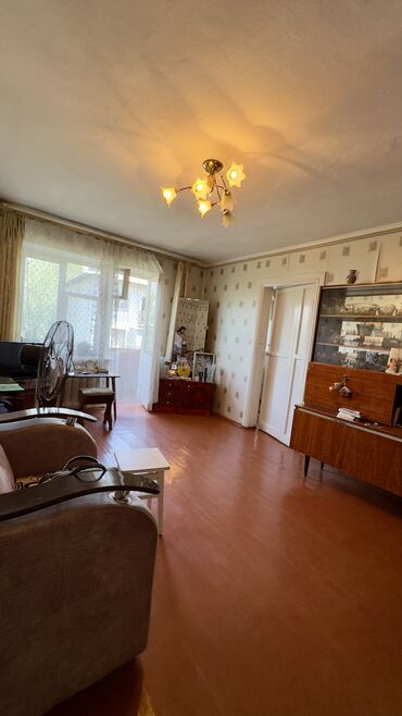 ак ордо жер уй: 3 комнаты, 56 м², Хрущевка, 2 этаж, Старый ремонт