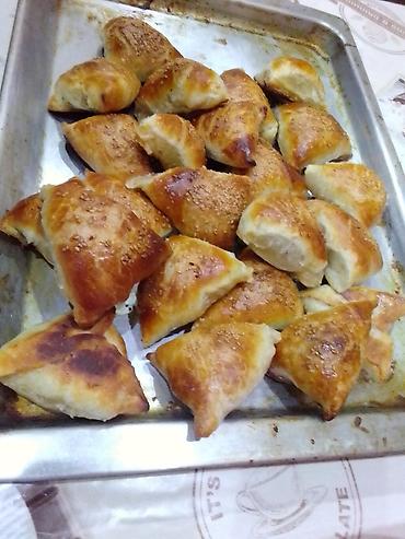 Выпечка, хлебобулочные изделия: Фермерская лавка предлагает домашнюю выпечку: мини-самса и рогалики - — 1