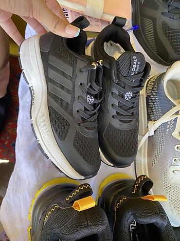 кызыл кия кыз: Эркектердин кроссовкасы, 32, 33, 34, Adidas, Жаңы, түсү - Кара — 4