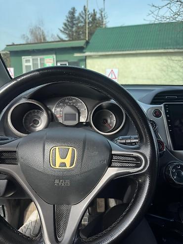 Honda: Honda Fit: 2009 г., 1.5 л, Вариатор, Бензин, Хэтчбэк — 2