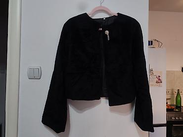 mona torbe outlet: Elegantna kratka jakna/bolero od veštačkog krzna, crne boje. - Kroj — 1