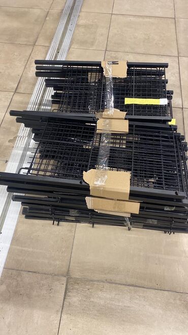 Stend vitrinləri: Mallar yenidir,3 aydır alınmışdır,maqaza baqlanib deyə satırıq — 3