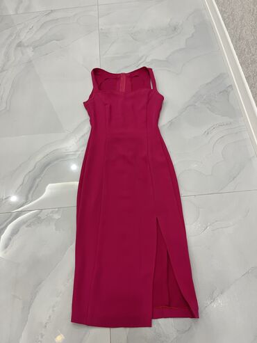 Ziyafət donları: Pink dizdən razrezli xs razmer platya yenidir, 15 azn
