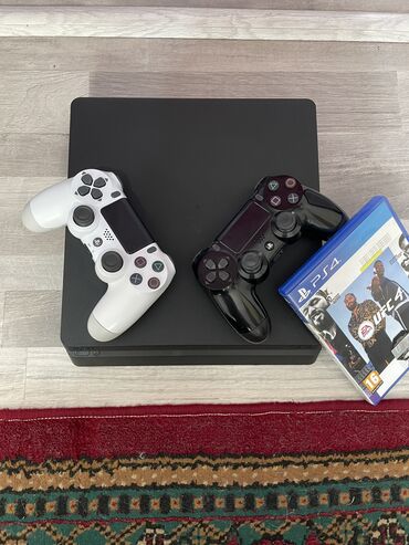 PS4 (Sony PlayStation 4): Продаю идеальную PlayStation 4 slim в комплекте с двумя джойстиками