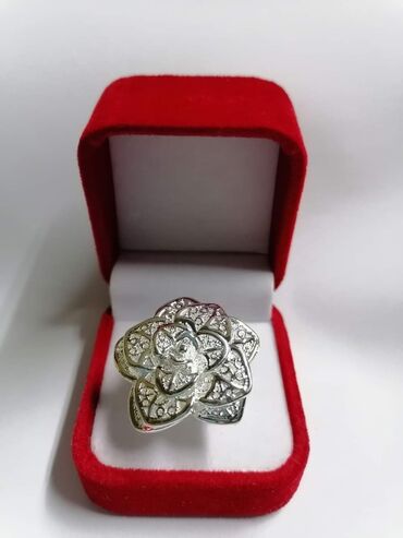 Prstenje: Prsten podesiv
Cena:950 din — 9