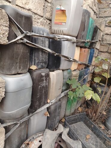 Baklar və çənlər: Plastik kanistrlər – müxtəlif həcm və rənglərdə - Material: qalın — 1