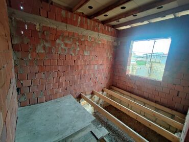 Həyət evləri və villaların satışı: Təcili Satılır : 39000 Azn

1.5 sotun içində

 Evin Ümumi sahəsi 95 kv — 12