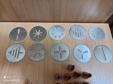 Кондитерский инвентарь: Набор для выпечки и декора: вырубки, штампы, форма Состав: - — 9