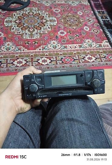 met: Mercedes-Benz orijinal avtomobil maqnitofonu (Audio 10 CD) - Model — 2