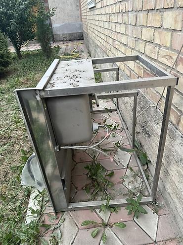 Оборудование для салонов красоты: Промышленная мойка из нержавеющей стали с каркасом-столом - Материал — 2