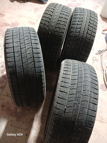 зимние шины на ниву 21214: Комплект зимних шин без шипов, 4 штуки. 2 шт Bridgestone. 2 шт