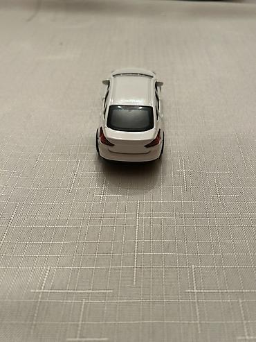 Ağ rəngli metal oyuncaq maşın modeli - Korpus: metal gövdə, plastik — 4