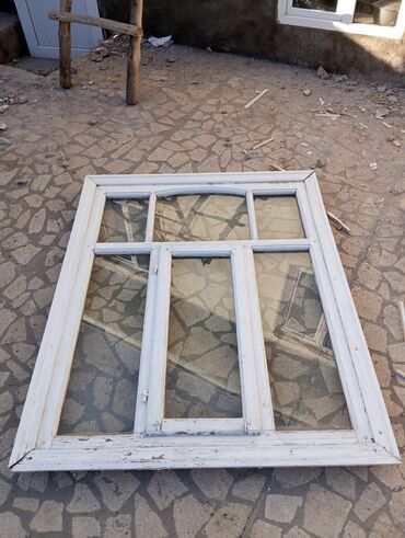 кухоный мебель: Размер:120*150 
Со стеклами
Среднее часть окна открывается
6 штук