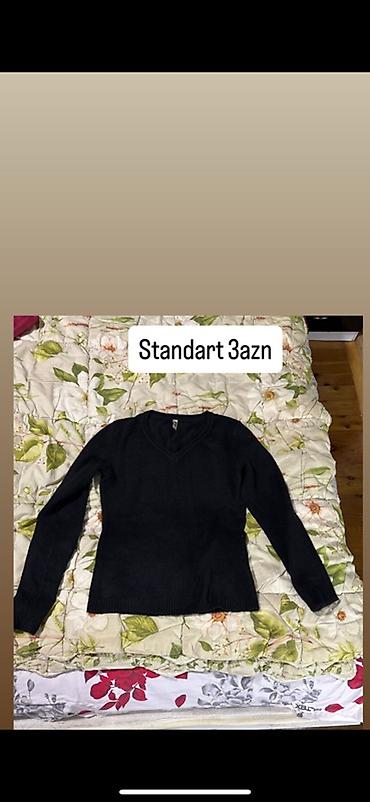 Svitşotlar: Satılır – qadın geyimləri seçimi: - Qara kapüşonlu svitşot: ön — 11