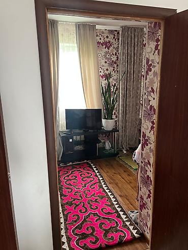 Продажа коттеджей и домов: Продается дом с просторным двором и хозяйственными постройками. - — 24