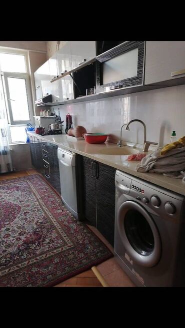 Uzunmüddətli kirayə mənzillər: Yasamalda Albalı Uşaq baxcasının binasında 18 mertebeli binanın 11-cı — 12